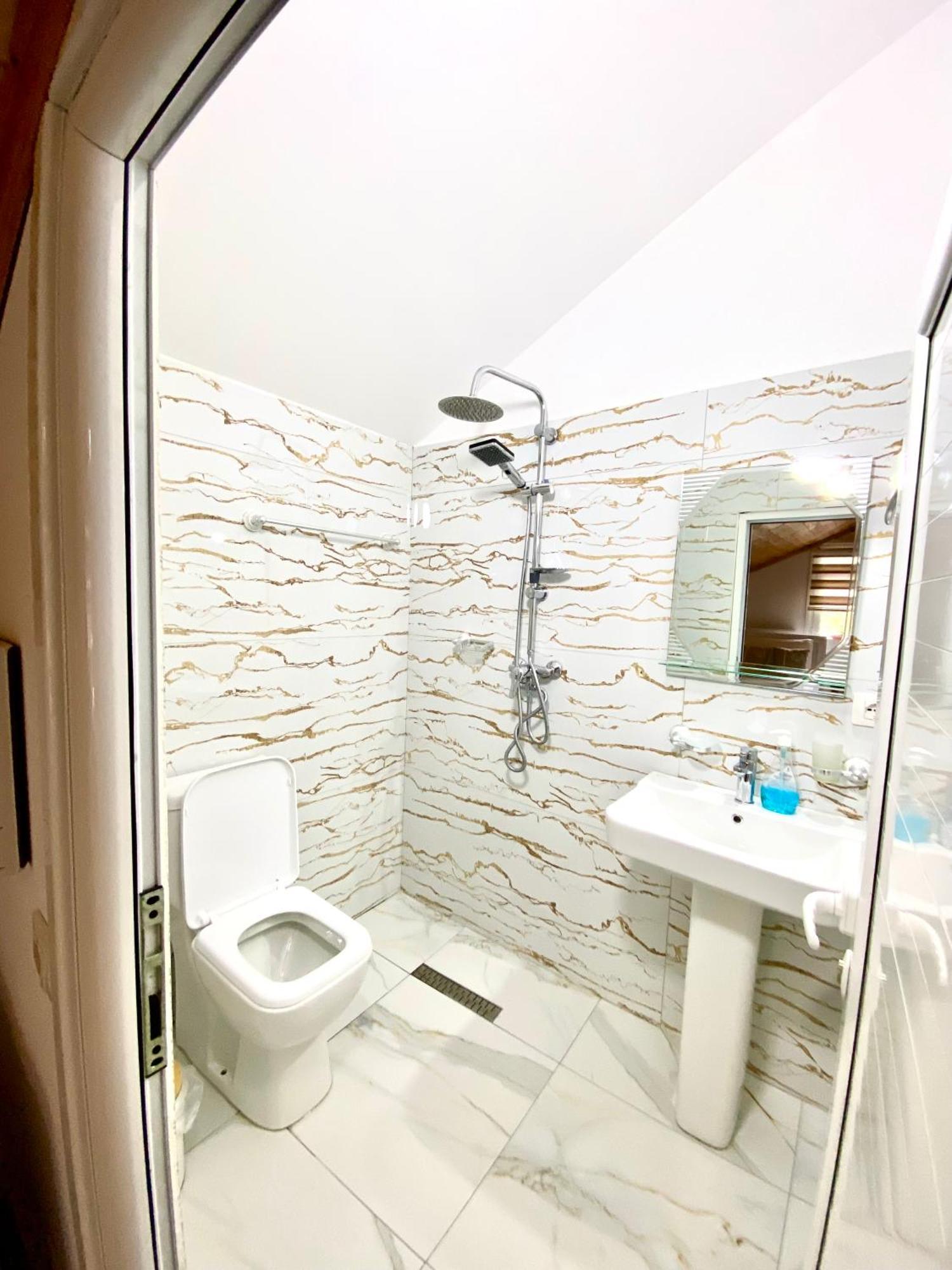 Guest House Rean Berati Exterior foto